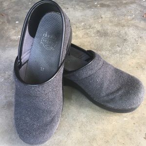 Dansko vegan gray felt clogs shoes size 37